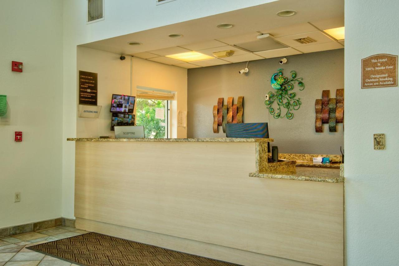 Clearwater Hotel Экстерьер фото